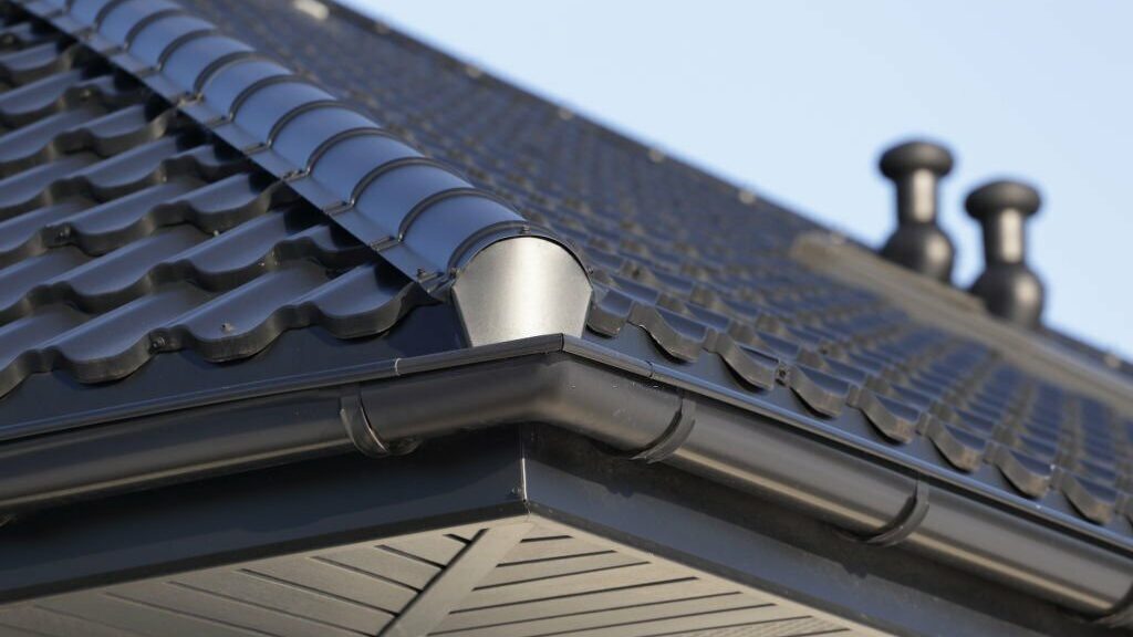 Does A Metal Roof Need Gutters